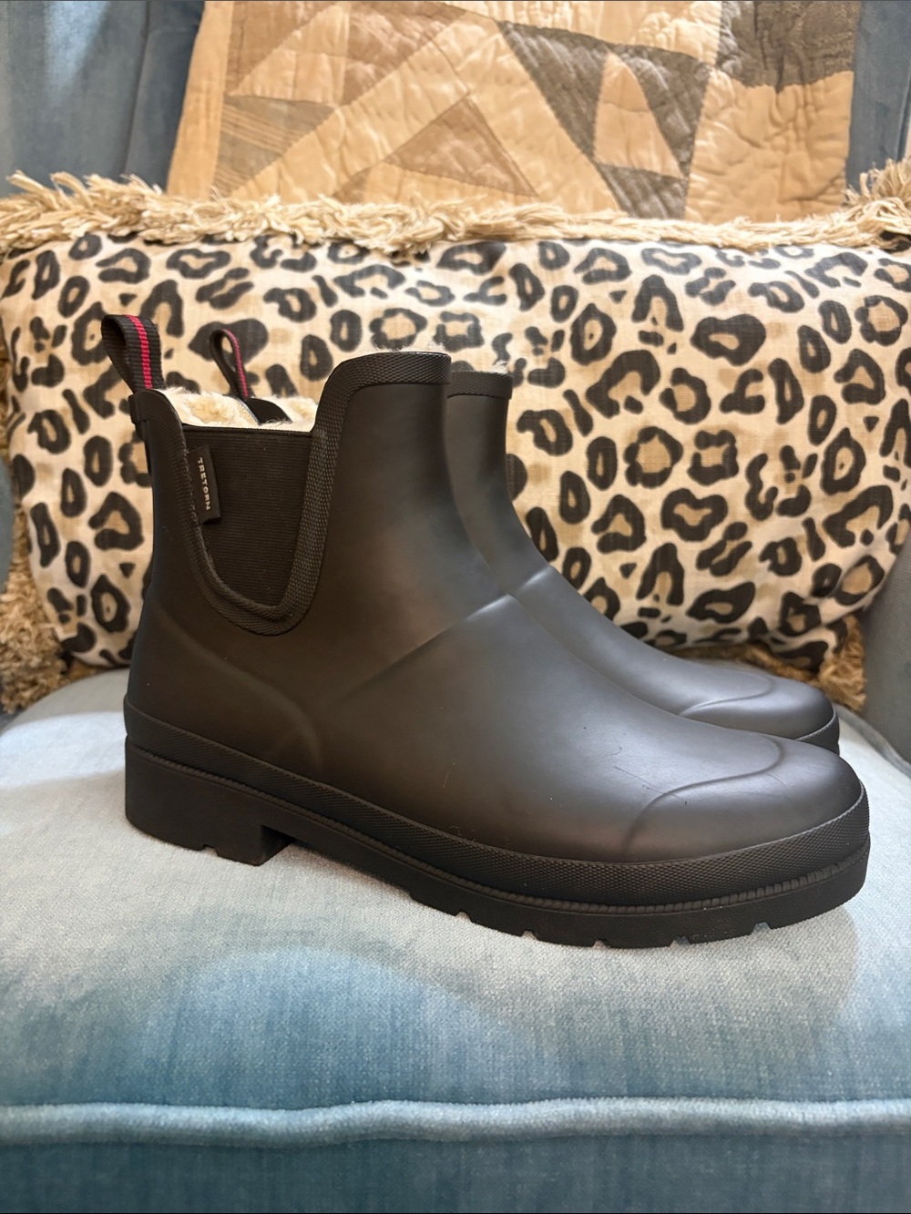 Tretorn women’s fully lined black ankle rain boots